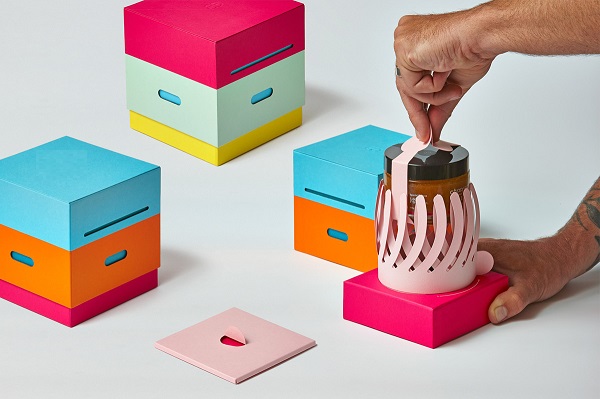 What aspects should be paid attention to in the text design on the carton packag