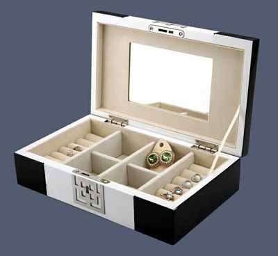 Jewelry wooden box features advantages