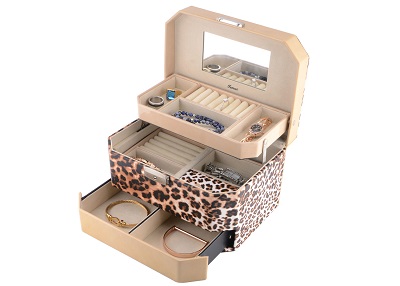 What color jewelry box looks nice