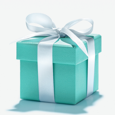 What is the relationship between visual marketing and jewelry box customization?