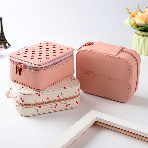 What are the requirements of the jewelry box besides the packaging properties?