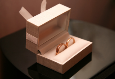 What principles should be followed in jewelry packaging design