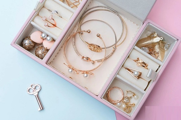 Is the jewellery box so exquisite for its beauty and economy?