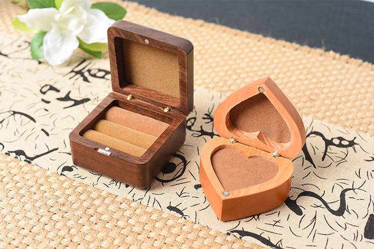 Handmade natural color heart shaped wooden jewelry packaging gift wedding ring box with inside velvet finishing