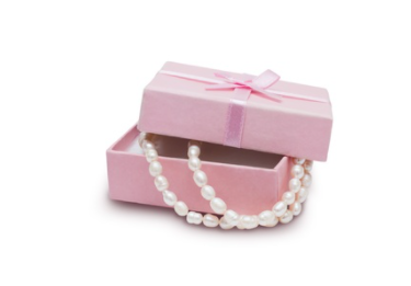 What is the focus of jewelry box customization today