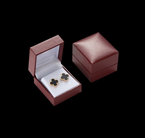 When jewelry is combined with jewelry box, it can be so noble