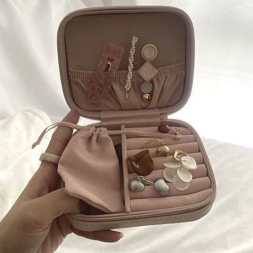 The packaging box is designed like this, which makes the jewelry expensive!